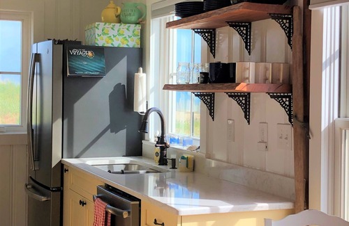 Sea Retreat Casa | ¡NUEVO EN EL MERCADO! Vintage 1950 Oceanfront Cottage - restaurado y actualizado con amor!