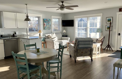 Orrs Island Cabaña | Cozy oceanfront cottage on Orr's Island