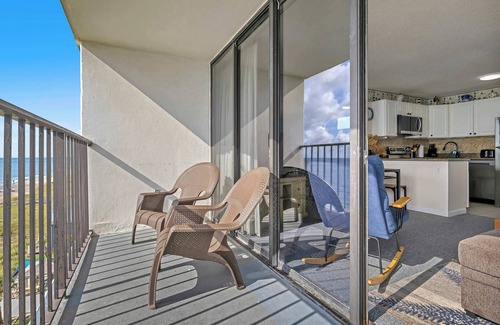 Wilmington Beach Condominio | Cozy Oceanfront Condo with Heated Pools & Views