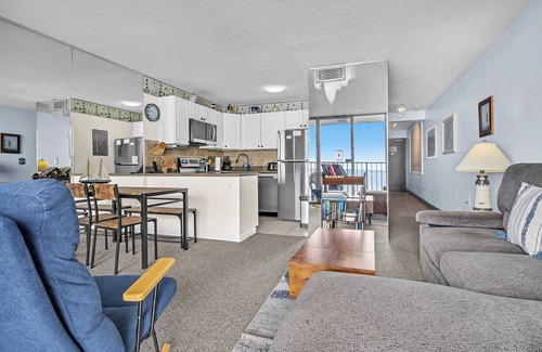 Wilmington Beach Condominio | Cozy Oceanfront Condo with Heated Pools & Views