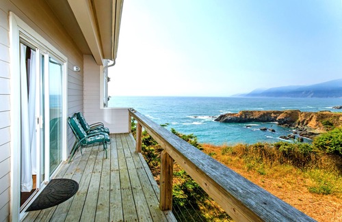 Shelter Cove Condominio | Cozy Oceanview!by OceanviewHotTubs Tesla Charging Oceanfront! Shelter Cove, CA