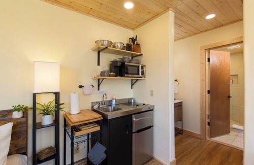 Westhaven-Moonstone Cabina | Cozy Oceanview Cabin Near Moonstone Beach – Hike, Surf & Explore the Redwoods