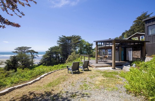 Westhaven-Moonstone Cabina | Cozy Oceanview Cabin Near Moonstone Beach – Hike, Surf & Explore the Redwoods