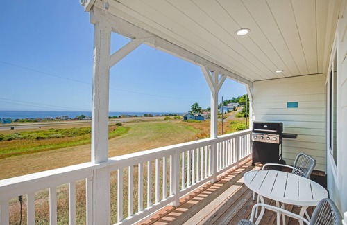 Shelter Cove Casa | Cozy Oceanview Hideaway#1 on Golf Course/Airport