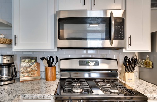 Norman Cabaña | Cozy Oklahoma Getaway w/ Covered Patio