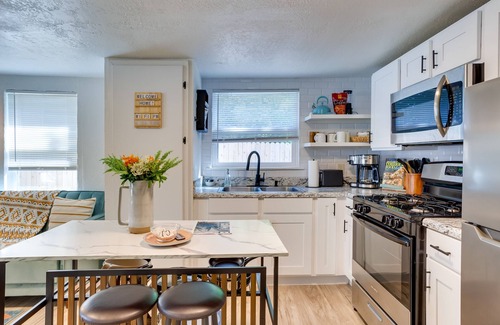 Norman Cabaña | Cozy Oklahoma Getaway w/ Covered Patio