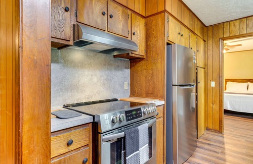 Davis Casa | Cozy Oklahoma Retreat w/ Patio, Fire Pit & Grill!