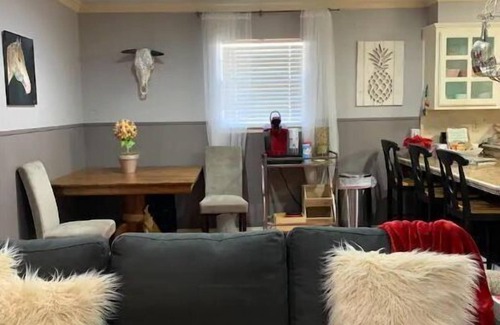 Amarillo Casa | Cozy On Carson