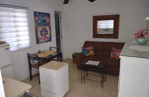 Mar De Sol Apartamento | Cozy One Bedroom Apartment in Juan Dolio Beach with AC, WiFi & Hot Water