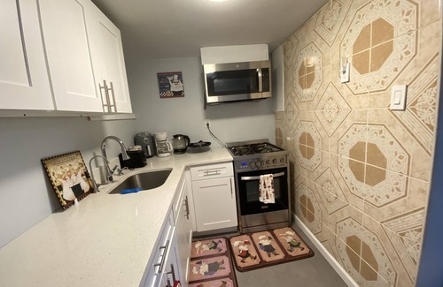 North Bergen Apartamento | Cozy One Bedroom apt Close2all fun, 20minutes 2 NY, 7mins. Via NY WaterwayFerry.