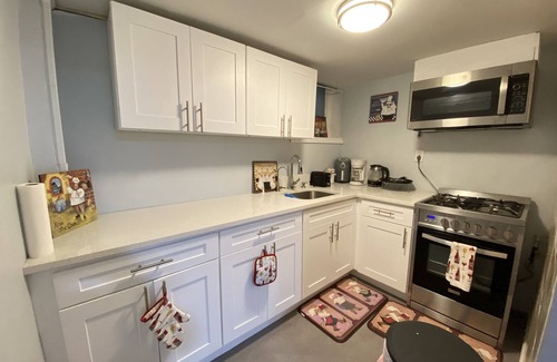 North Bergen Apartamento | Cozy One Bedroom apt Close2all fun, 20minutes 2 NY, 7mins. Via NY WaterwayFerry.