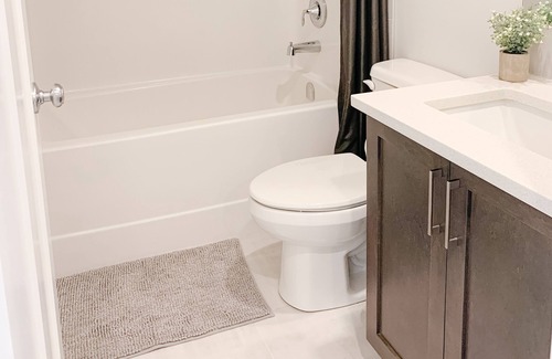 Cochrane Casa | Cozy One Bedroom Basement Suite