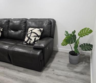 West Edmonton Apartamento | Cozy One bedroom BSMT Apartment