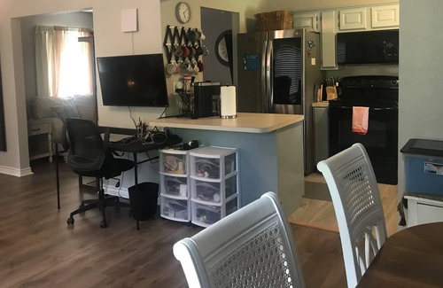Bullard Casa | Cozy one bedroom in cute cottage house 12 minutes to Tyler Tx