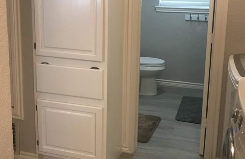 Bullard Casa | Cozy one bedroom in cute cottage house 12 minutes to Tyler Tx