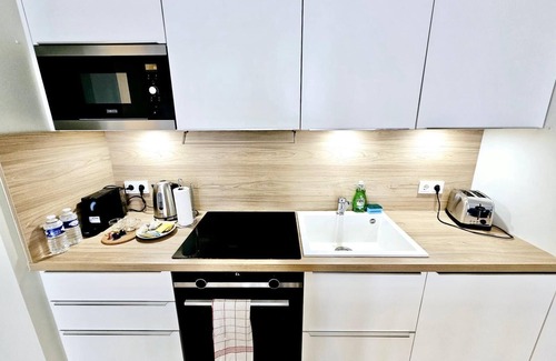 Gasperich Apartamento | Cozy one bedroom with convenient parking