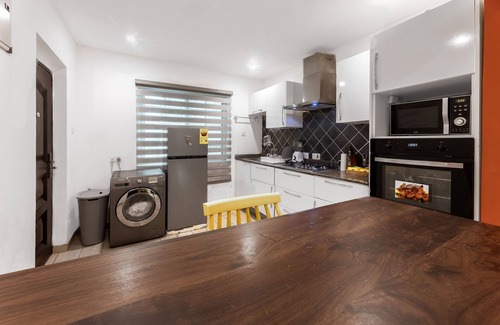 Santeo Casa | Cozy One Bedroom Townhome in a Prime Area