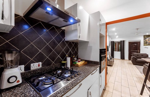 Santeo Casa | Cozy One Bedroom Townhome in a Prime Area
