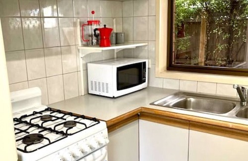 Belmont Apartamento | Cozy park-side home close to city and beaches
