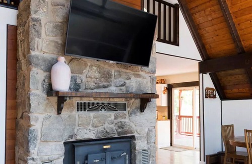 Broadway Cabina | Cozy & Peaceful ⛺️ cabin 🪵 + 🔥 Tub + 🐶 friendly