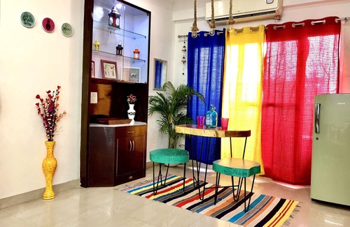 Noida Apartamento | Estancia acogedora, tranquila y lujosa