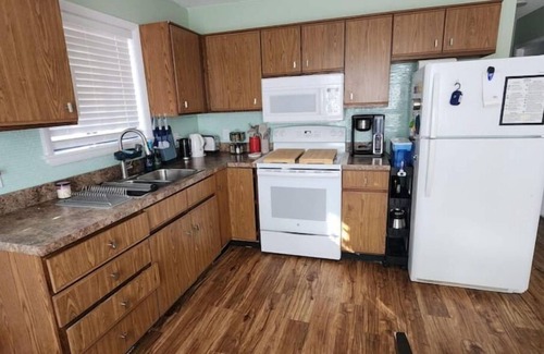 Tobyhanna Cabina | Cozy & Peaceful Retreat with Luxury Hot Tub, Grill, Firepit & Fireplace.