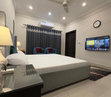 Faisalabad Casa | Cozy & Peaceful Rooms Near Lyallpur Galleria
