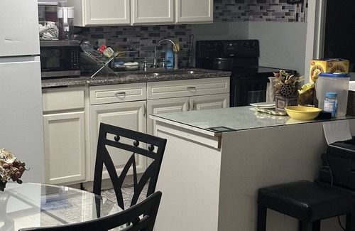 Hyde Park Casa | Cozy, peaceful, very clean, you can work or just get away, weekly or monthly.