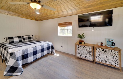 Bandera Apartamento | Cozy & Pet-Friendly Bandera Getaway w/ Fire Pit!