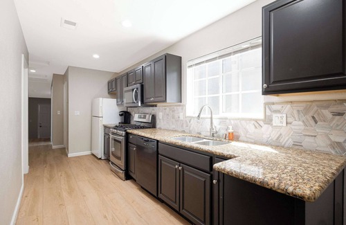 City Heights Casa | Cozy Pet Friendly Escape with Outdoor Dining
