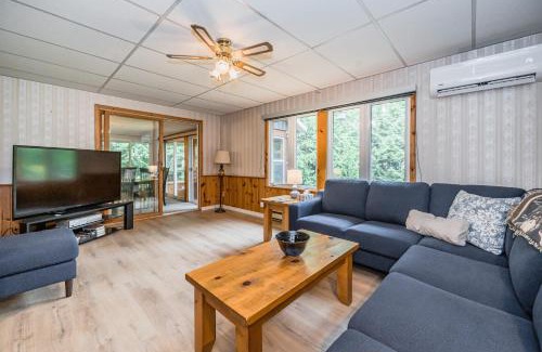 South Bruce Peninsula Casa | Cozy Pet Friendly Getaway W Fireplace