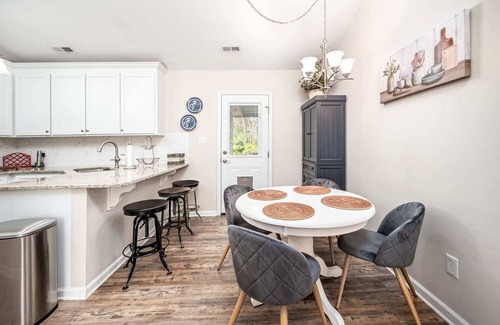 Raleigh Casa | Cozy Pet-friendly home in Five Points Raleigh