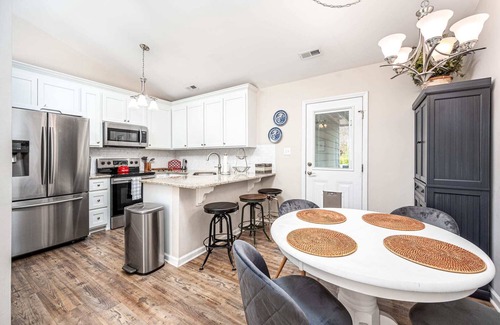 Raleigh Casa | Cozy Pet-friendly home in Five Points Raleigh