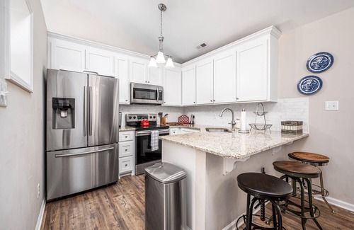Raleigh Casa | Cozy Pet-friendly home in Five Points Raleigh
