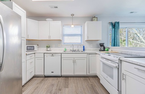 Westgate Casa | Cozy pet-friendly home close to Camp Lejeune and area beaches.