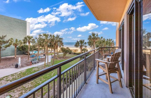 Myrtle Beach Condominio | Cozy Pet Friendly 1 BR with Ocean Views, Pools, Hot Tubs, On-Site Restaurant