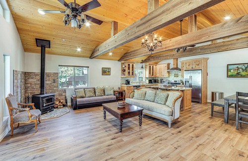 Pine Mountain Club Cabina | Cozy Pine Mountain Club Cabin w/ Large Deck