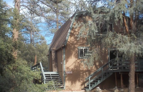Pine Mountain Club Cabina | Cozy Pine Mountain Club Cabin - ¡Pregúntanos por la tercera noche entre semana!