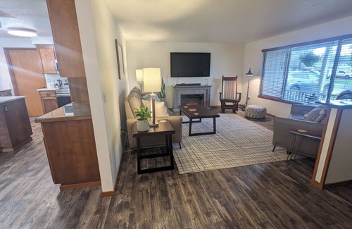 Dundee Casa | Cozy place for families, couples & friends. Hot tub awaits. Central to activity.