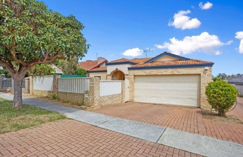 Nollamara Casa | Cozy place near City & Shops