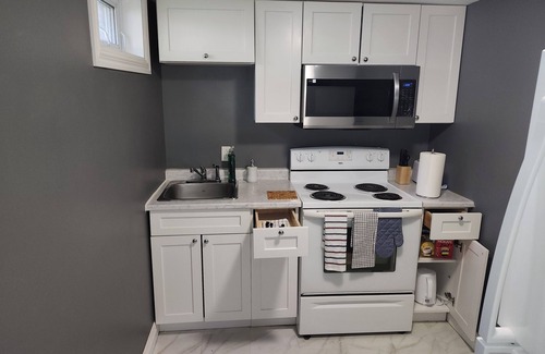 Moncton Casa | cozy place, suitable for all traveller, close to all amenities,