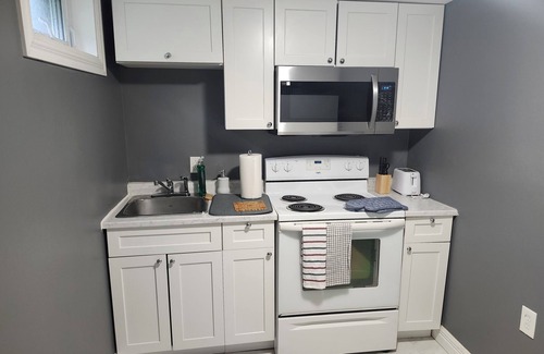 Moncton Casa | cozy place, suitable for all traveller, close to all amenities,
