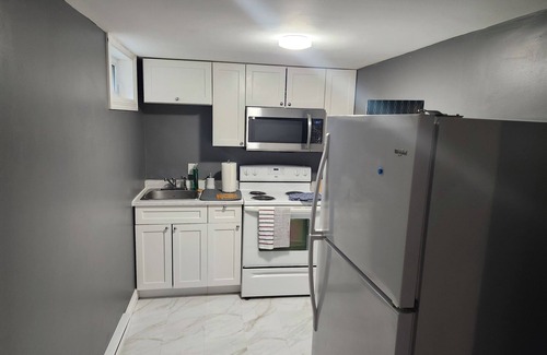 Moncton Casa | cozy place, suitable for all traveller, close to all amenities,