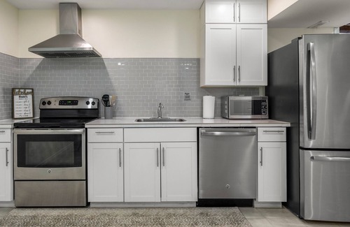 Southeast Calgary Casa | Cozy Place to Work and Unwind Sleeps 7