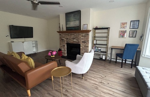 Southeast Calgary Casa | Cozy Place to Work and Unwind Sleeps 7