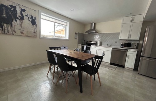 Southeast Calgary Casa | Cozy Place to Work and Unwind Sleeps 7
