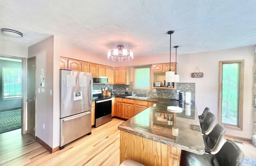 Cresco Casa | Cozy Pocono Home on Top of Mountain w/Pool, Hot-tub, Fireplace and Views