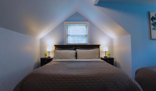 Albrightsville Casa | Cozy Pocono Home with a Hot Tub, Fire pit, Games and more!