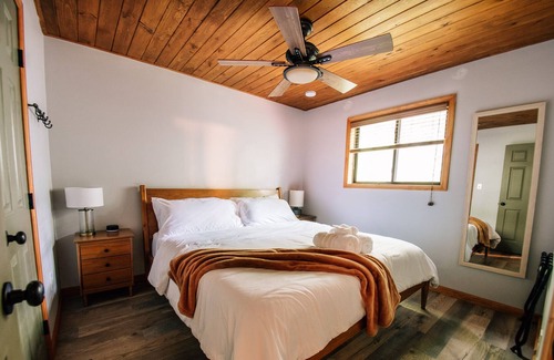 Thornhurst Chalet De Esquí | Cozy Pocono Lake Chalet / No Amenity Fees After Booking