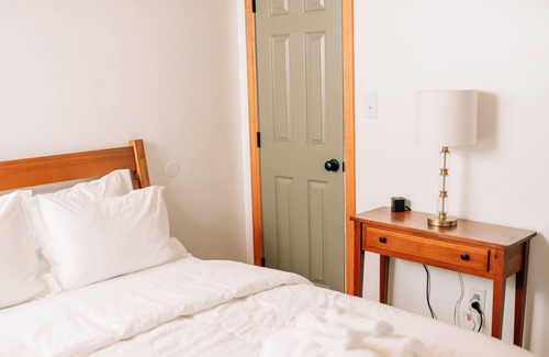 Thornhurst Chalet De Esquí | Cozy Pocono Lake Chalet / No Amenity Fees After Booking